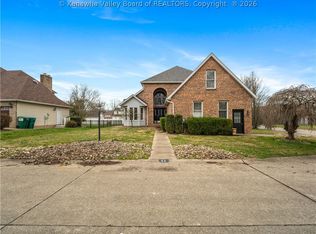 62 Muirfield Dr, Hurricane, WV 25526
