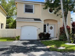863 NW 99th Ave, Plantation, FL 33324