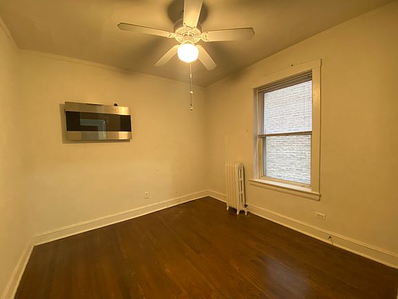 4th image of 917 W Cornelia Ave APT 1A