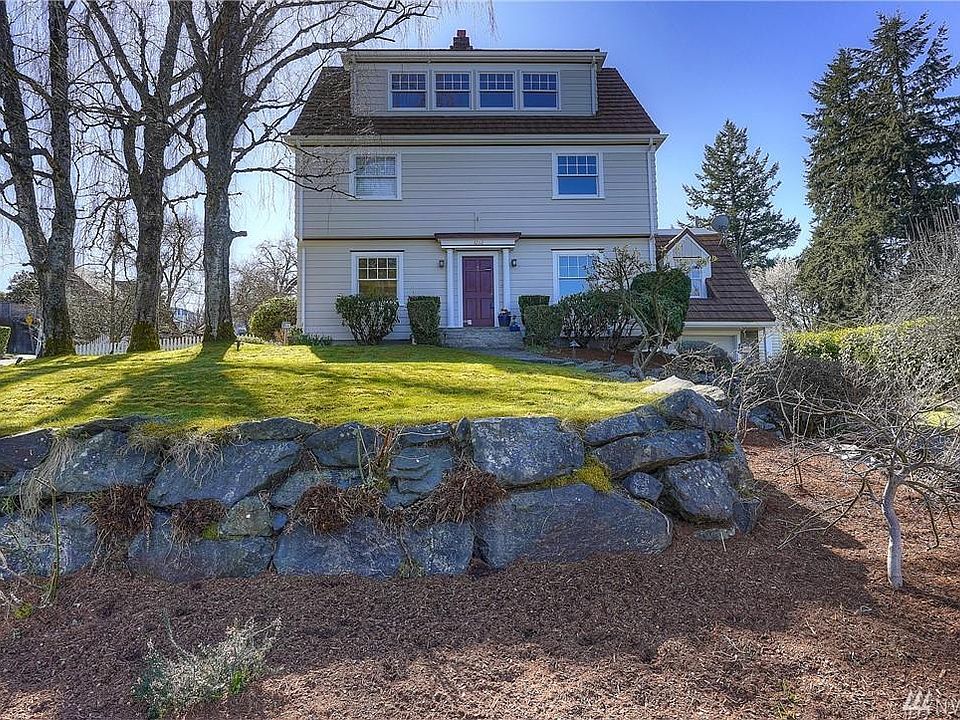 1st image of 3202 N 33rd St