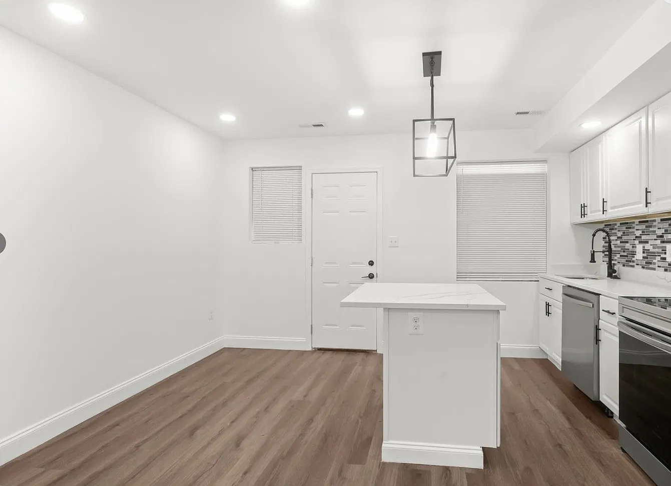 3 bed, 2.5 bath, 1250 sqft, $2,300 — Photo 3
