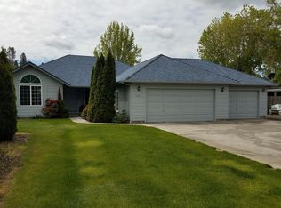 1811 Fruitdale Dr, Grants Pass, OR 97527