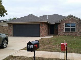 659 SW 11th St, Moore, OK 73160