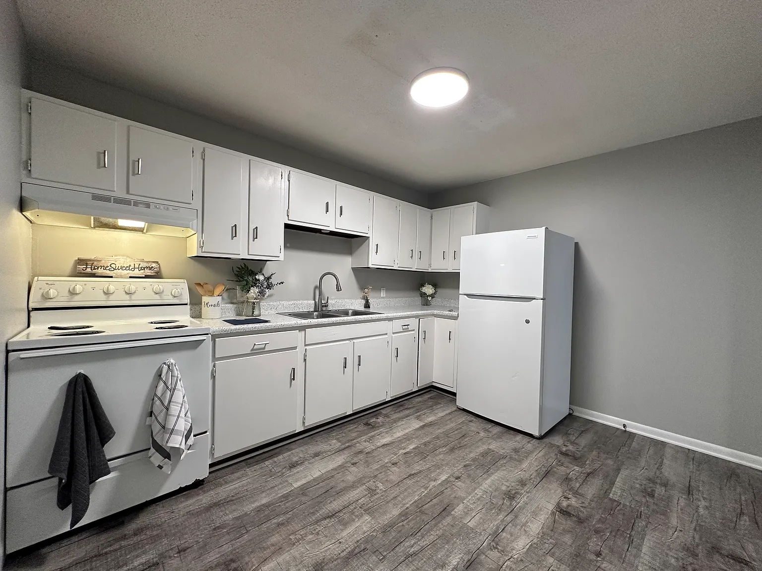 2 bed, 744 sqft, $1,158 — Photo 2