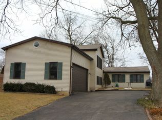 1216 Ronzheimer Ave, St Charles, IL 60174