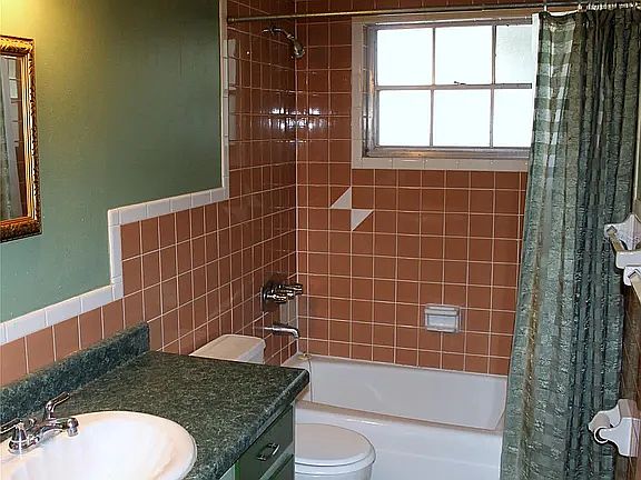 5th image of 7116 Kingsbury Cir