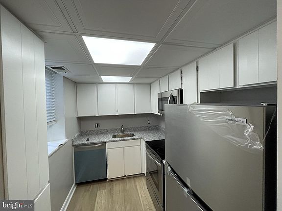 5th image of 3062 S Buchanan St APT B1