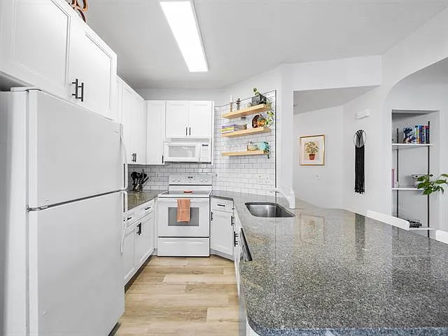 25115 Harbour Vista Cir — Photo 17