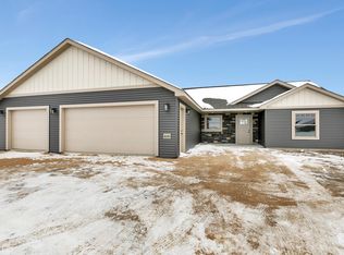 1656 Hurst Castle Rd, Saint Cloud, MN 56303