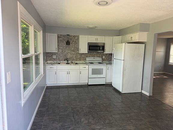 2nd image of 3645 E River Rd Unit 2