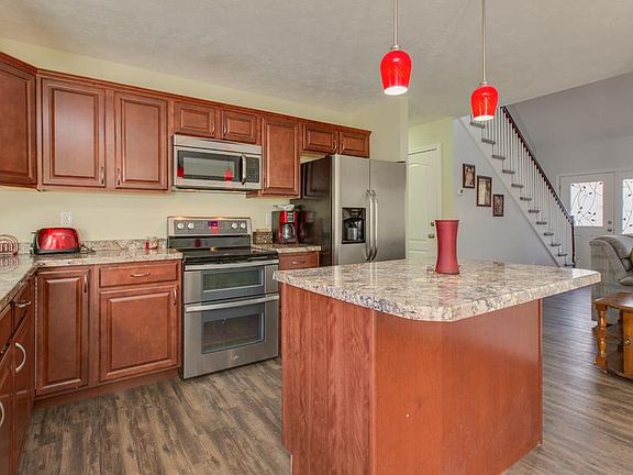 4th image of 57 Jacqueline Dr