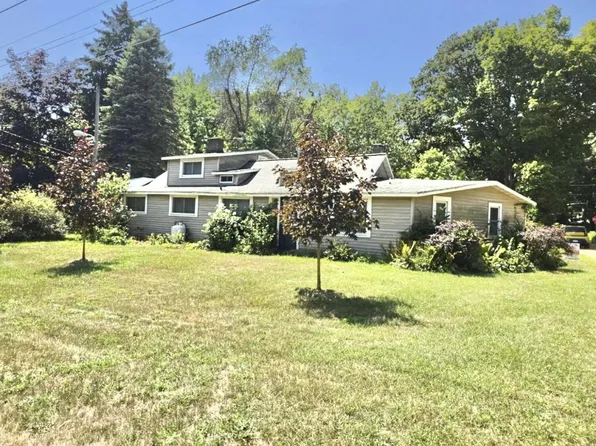 5974 Superior St, Coloma, MI 49038