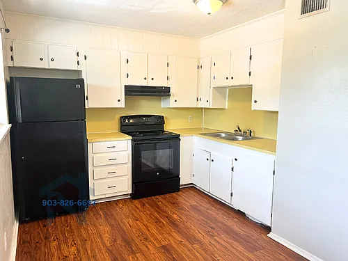 302 Houston St Photo 1