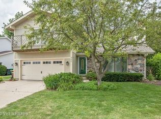 940 Sarasota Ln, Crystal Lake, IL 60014