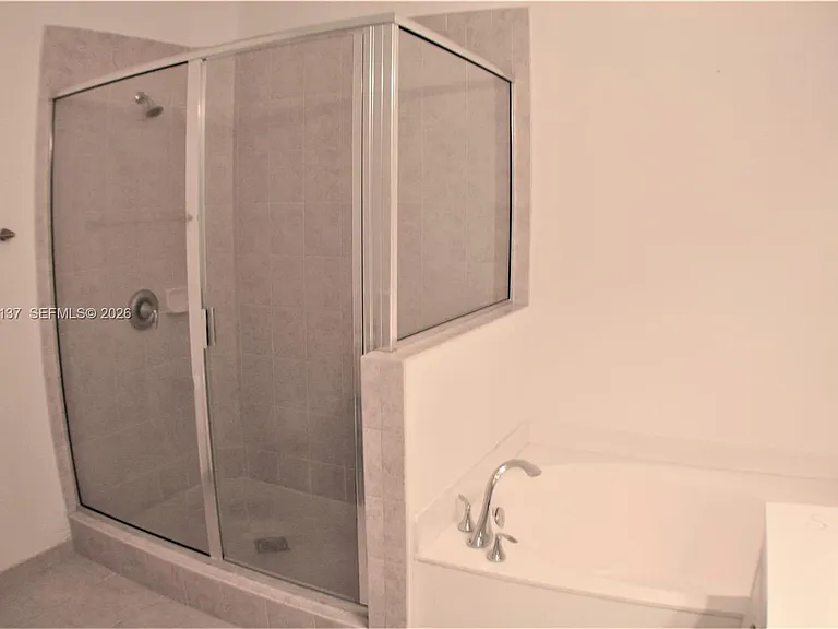202 Las Brisas Cir — Photo 9