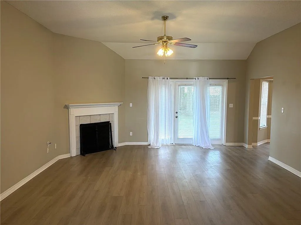 3 bed, 2.0 bath, 1738 sqft, $1,850 — Photo 2