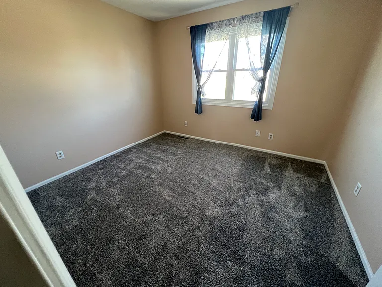 805 Marshall Ct N — Photo 9