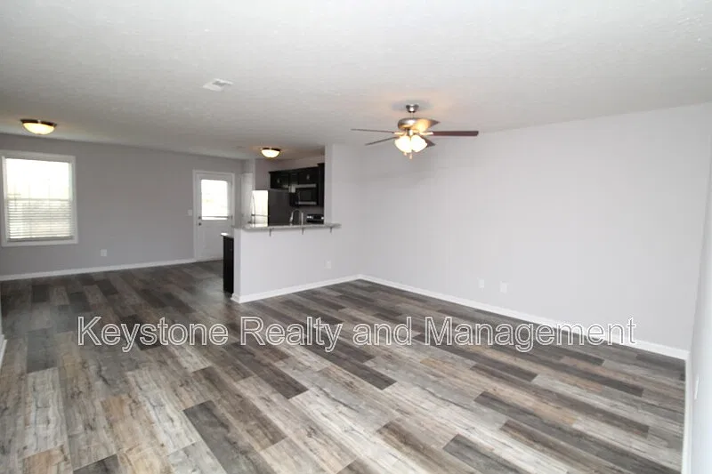 3 bed, 2.5 bath, 1640 sqft, $1,495 — Photo 4