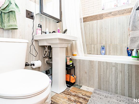 3rd image of 801 Driggs Ave #2B