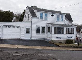 3 Hammond St, Gloucester, MA 01930