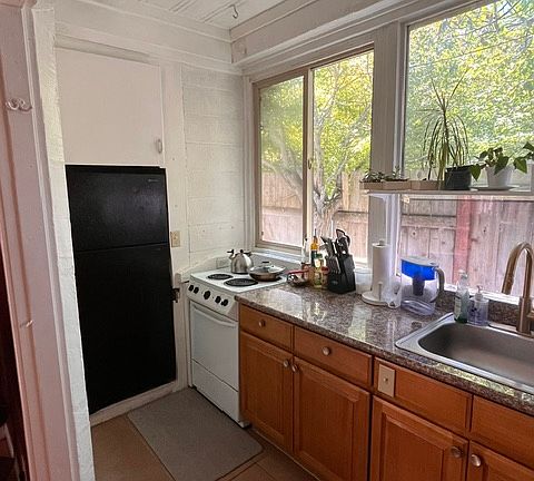 5th image of 14 Warner Ct #16
