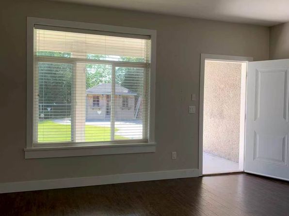 2 bedroom rental in Surrey — photo 2