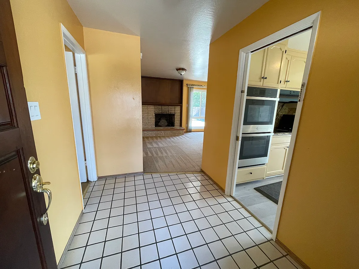 Building Photo - 3420 Fleetwood Dr