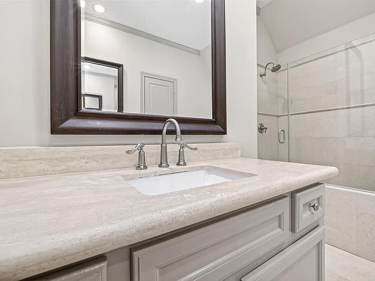 308 W Bell St — Photo 48