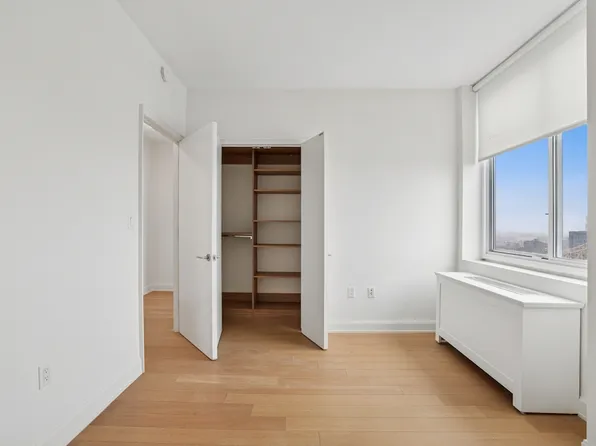 420 East 54th Street image 11 of 39