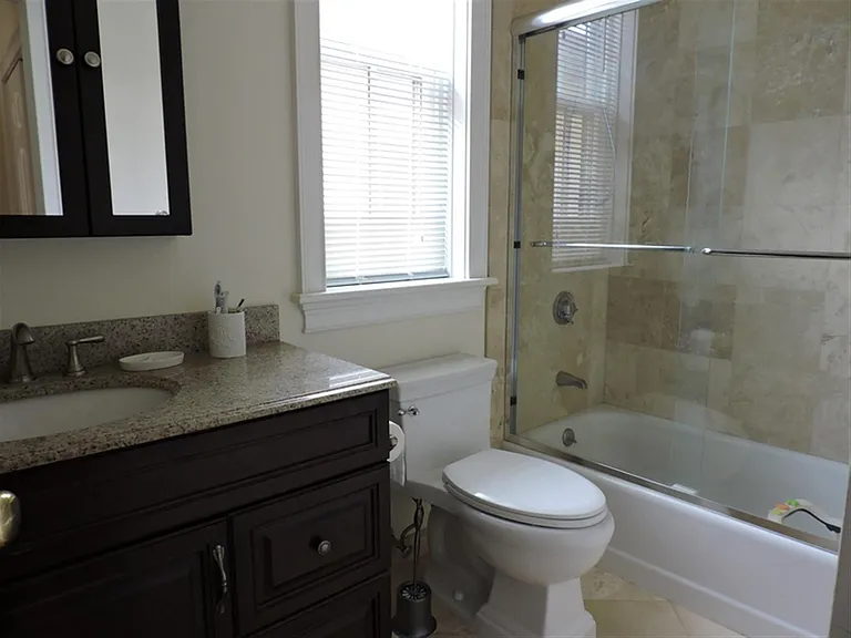 33 Roberts Rd — Photo 10