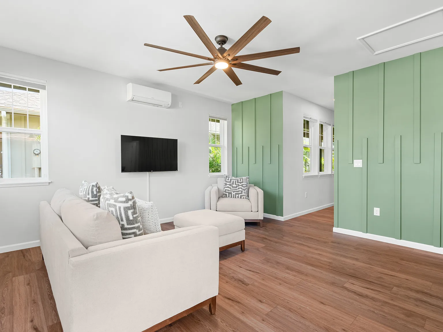 4 bed, 2092 sqft, $6,000 — Photo 2