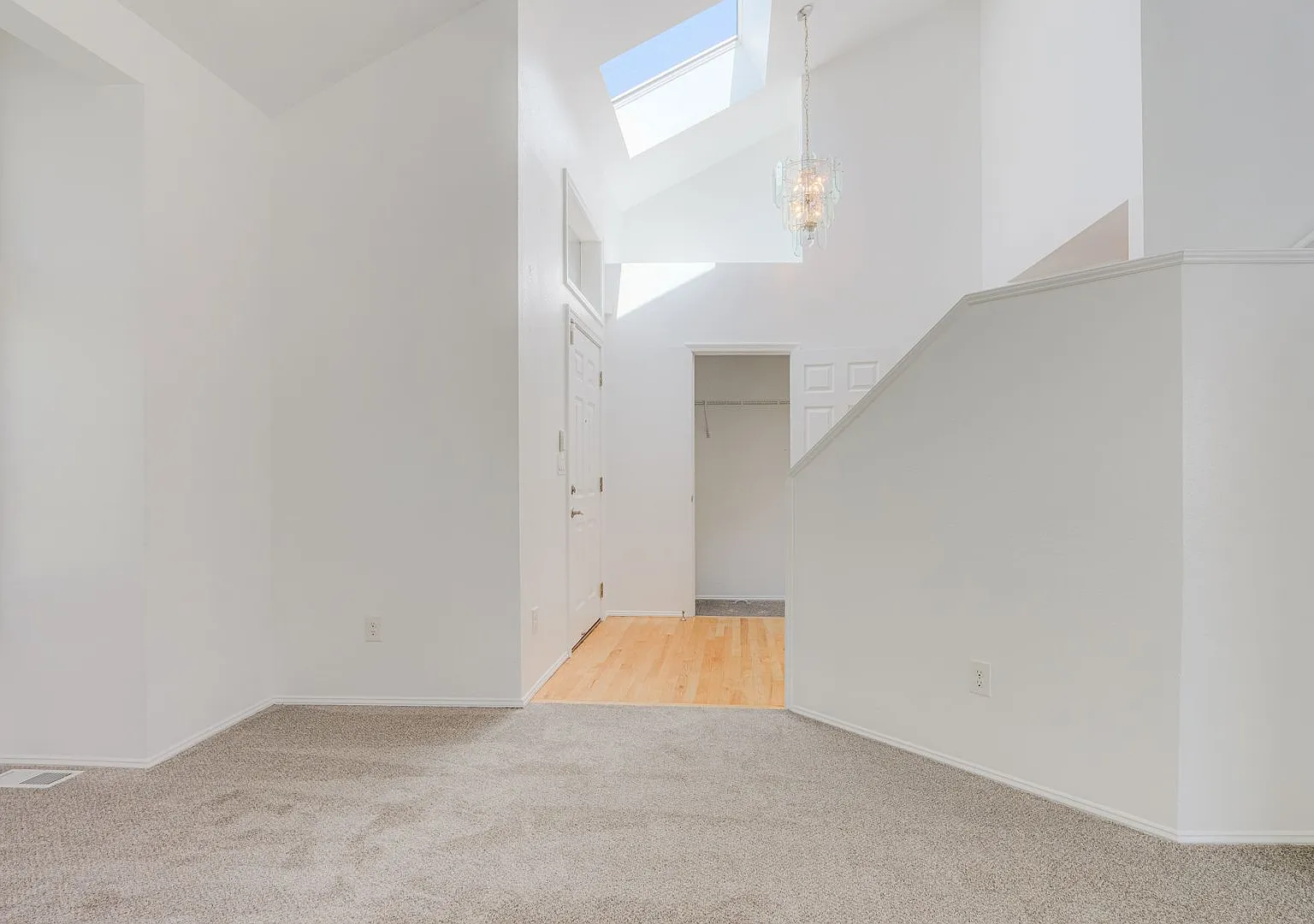 Wonderful Home on Cul-De-Sac — Photo 3