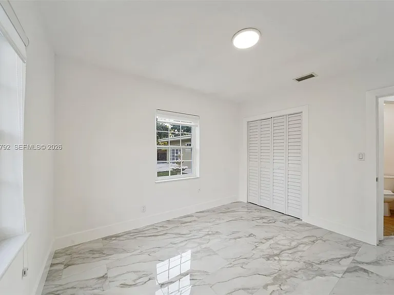 1102 NE 117th St — Photo 20