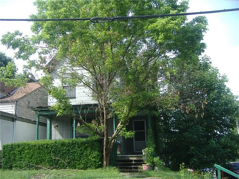 323 Taylor Ave photo 1