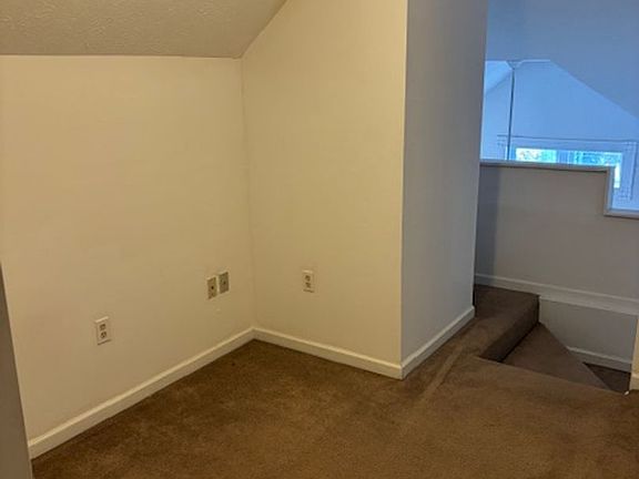5th image of 213 Chapel St