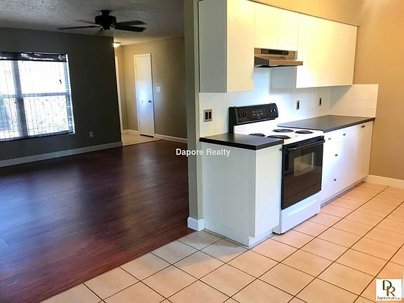 2nd image of 105 Wax Myrtle Dr