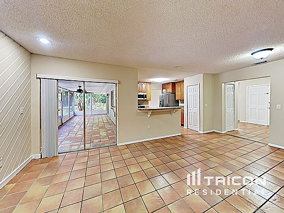 4th image of 727 Forest Glen Ct