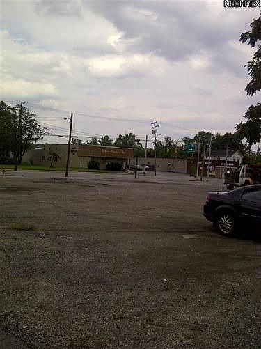 2nd image of 901 Mahoning Ave