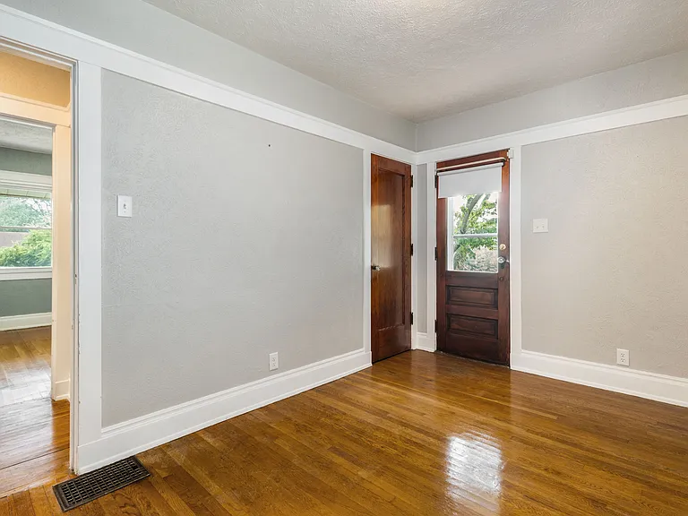 420 W Madison St — Photo 15