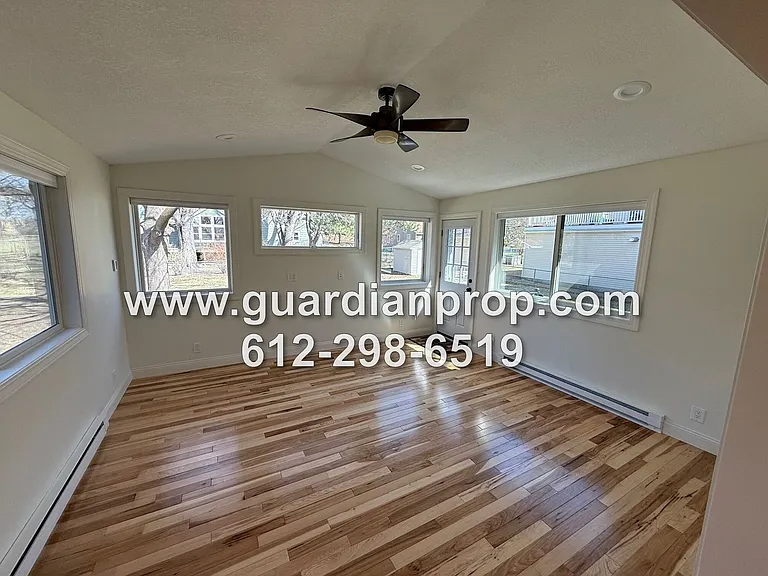 2202 Saint Croix St — Photo 6