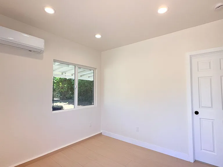 640 W Invergarry St — Photo 4