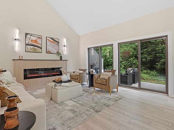 4th image of 32 Coburn Woods Drive #32