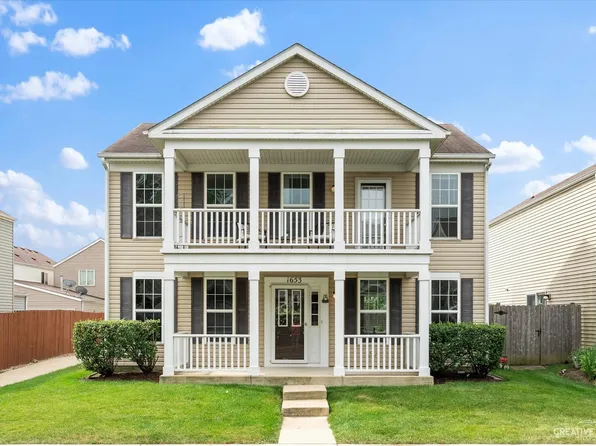 1653 Victoria Park Cir, Aurora, IL 60504