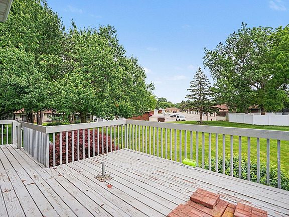 5th image of 2940 Eldora Ct SW