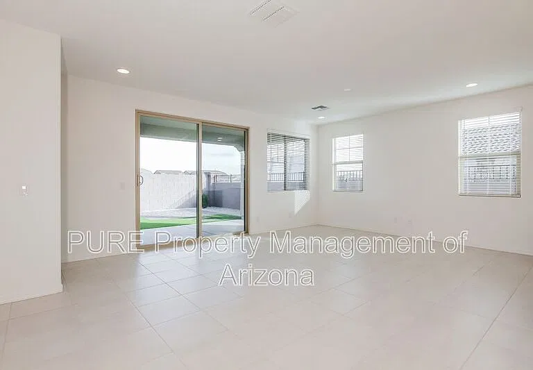 10254 W Crittenden Ln — Photo 3
