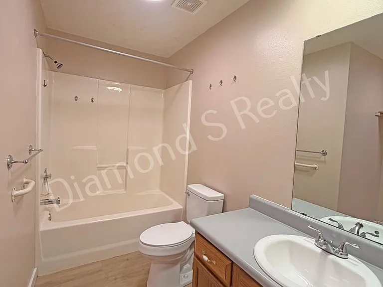 1508 W Rainey Duplex — Photo 13