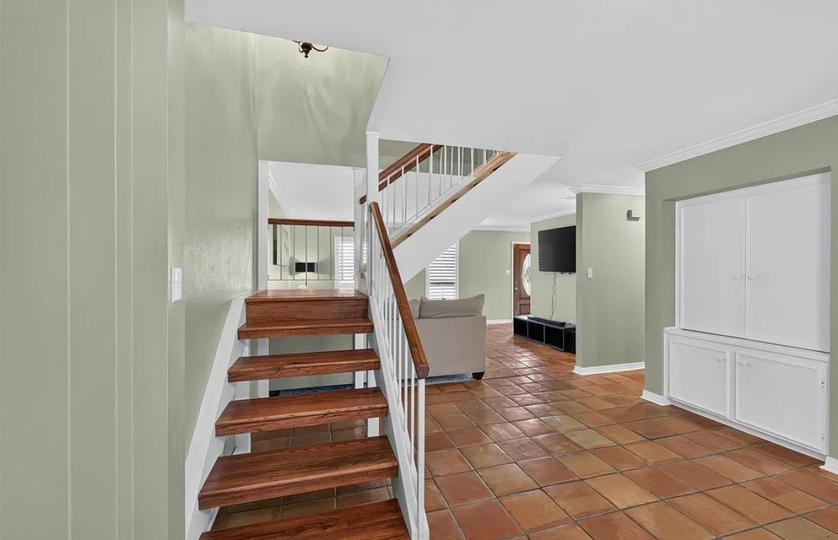 3 bed, 2.5 bath, 1699 sqft, $1,900 — Photo 2