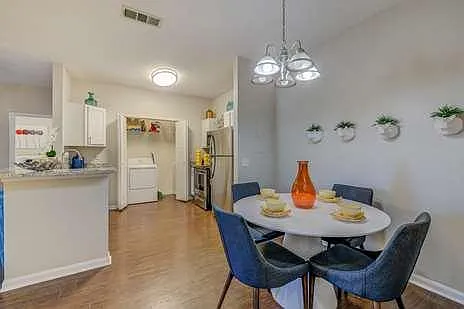Water's Edge Apartments — Photo 18