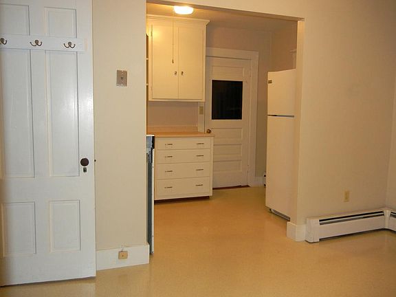Dining-to-Kitchen