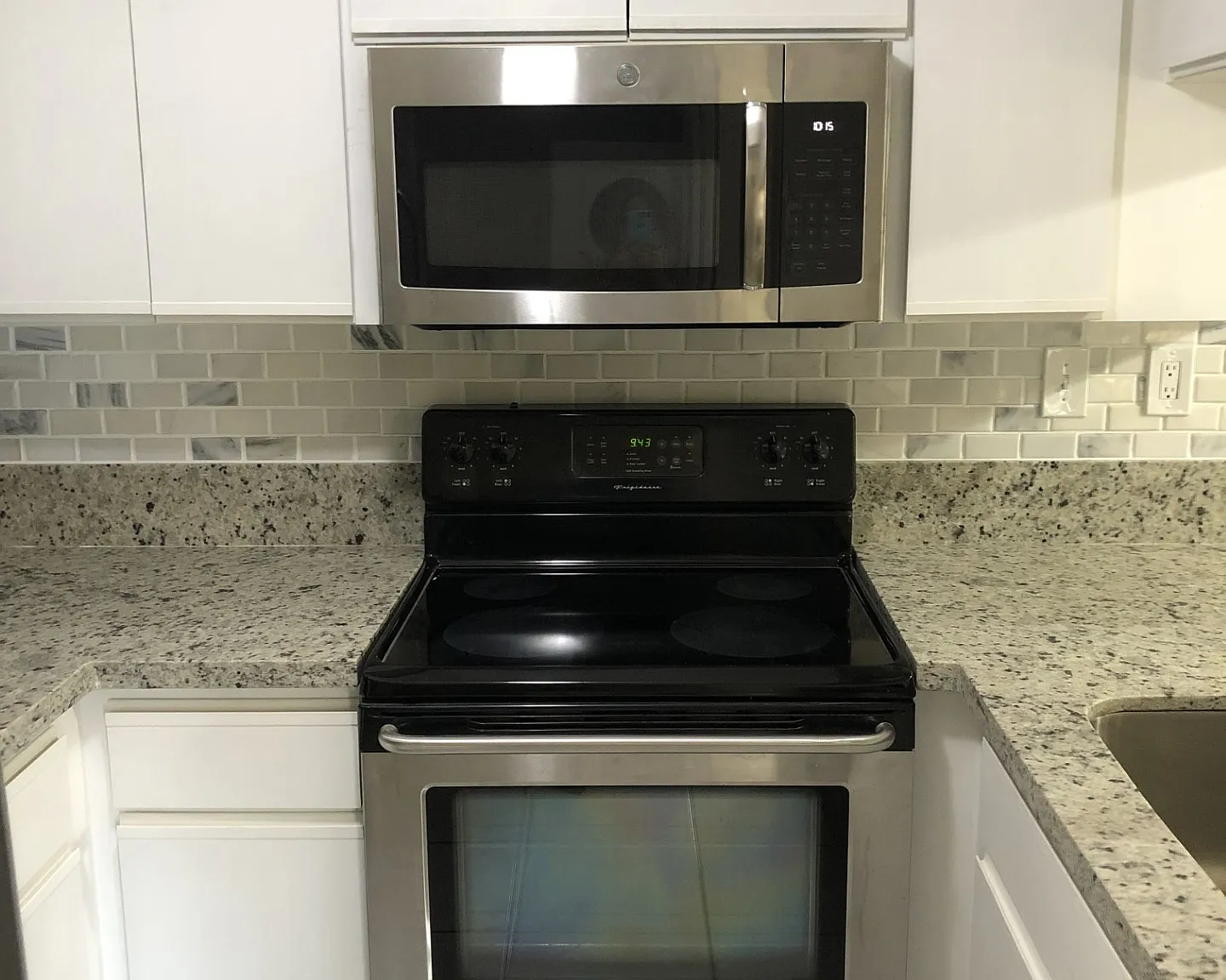 2 bed, 944 sqft, $2,300 — Photo 2